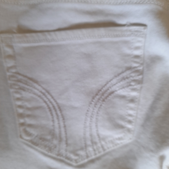 Hollister Distressed Crop Jeans in White - Picture 8 of 9